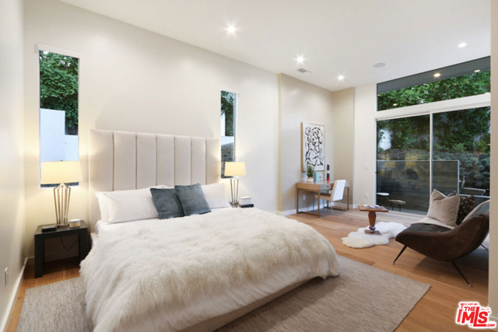 Residential Lease for rent at 10486 Sandall Lane, Los Angeles, Los Angeles County CA featuring 3 beds and 4 baths