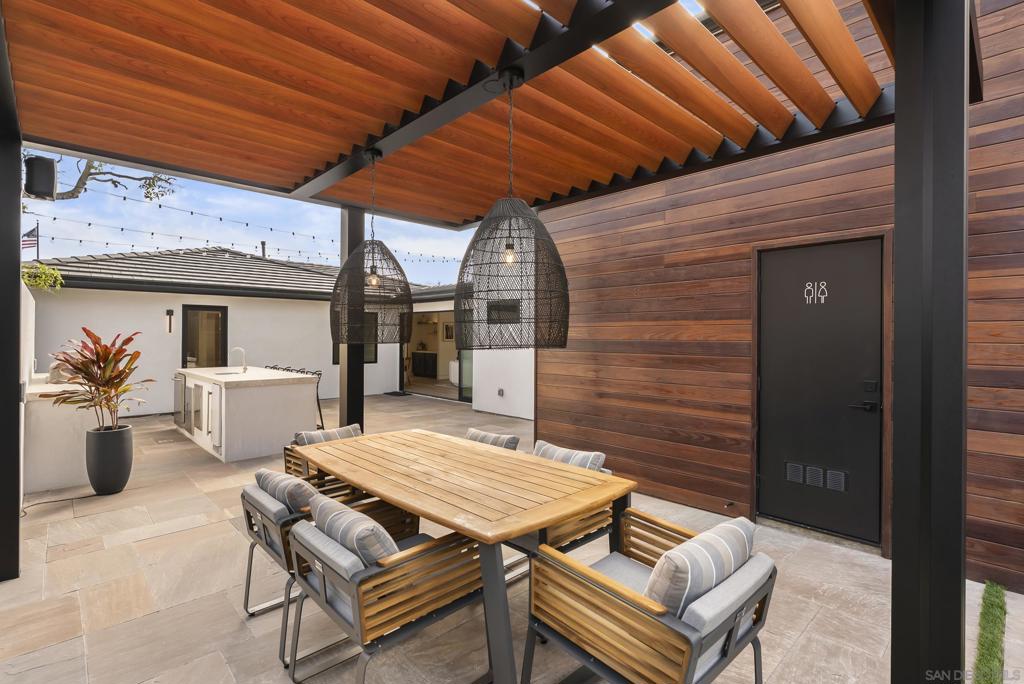 Residential Lease for rent at 952 Pacific Beach Dr, San Diego, San Diego County CA featuring 5 beds and 5 baths