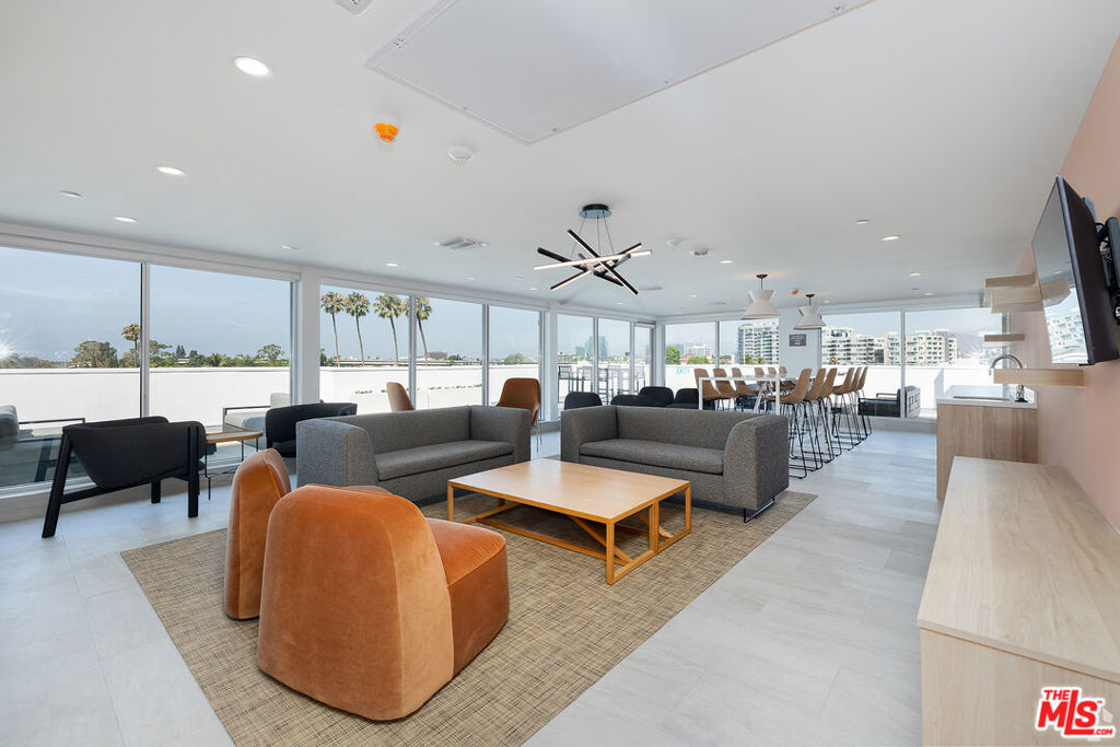 Residential Lease for rent at 2600 S Sepulveda Boulevard Unit 306, Los Angeles, Los Angeles County CA featuring 4 beds and 4 baths