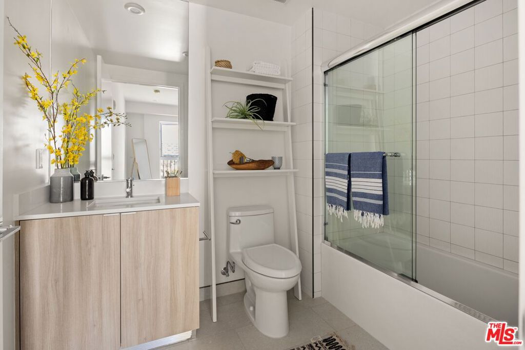 Residential Lease for rent at 2600 S Sepulveda Boulevard Unit 309, Los Angeles, Los Angeles County CA featuring 4 beds and 4 baths