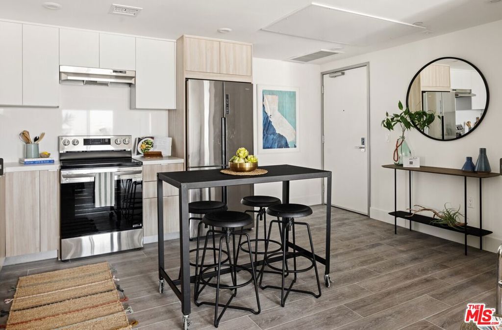 Residential Lease for rent at 2600 S Sepulveda Boulevard Unit 401, Los Angeles, Los Angeles County CA featuring 4 beds and 4 baths