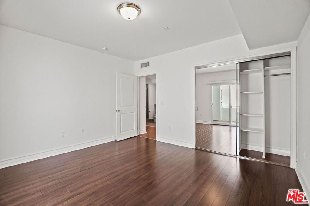 Residential Lease for rent at 1500 Purdue 306, Los Angeles, Los Angeles County CA featuring 3 beds and 3 baths