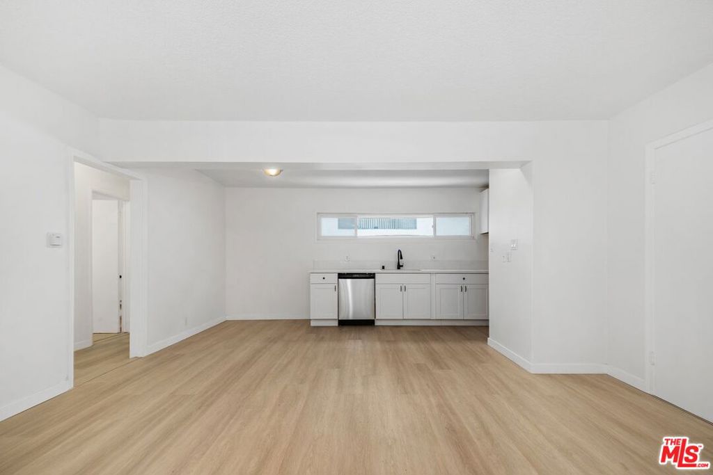Residential Lease for rent at 2621 Centinela Avenue 7, Santa Monica, Los Angeles County CA featuring 1 bed and 1 bath