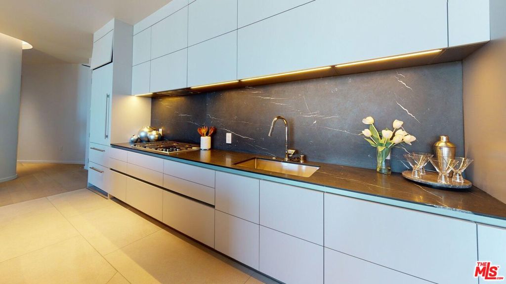 Residential Lease for rent at 2801 Sunset Place 2009, Los Angeles, Los Angeles County CA featuring 2 beds and 2 baths