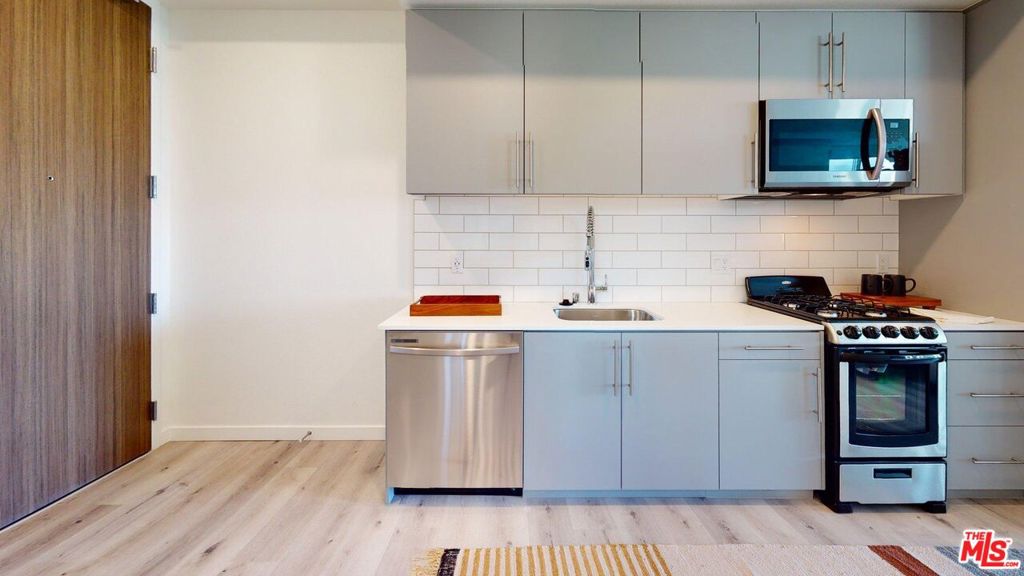 Residential Lease for rent at 750 S Oxford Avenue 316, Los Angeles, Los Angeles County CA and 1 bath