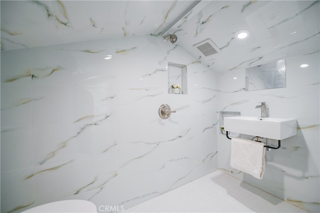 Residential Lease for rent at 15 Camphor S, Irvine, Orange County CA featuring 3 beds and 3 baths