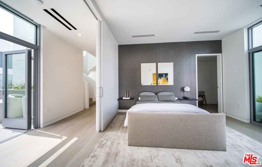 Residential Lease for rent at 8600 Wilshire Boulevard PH17, Beverly Hills, Los Angeles County CA featuring 3 beds and 4 baths