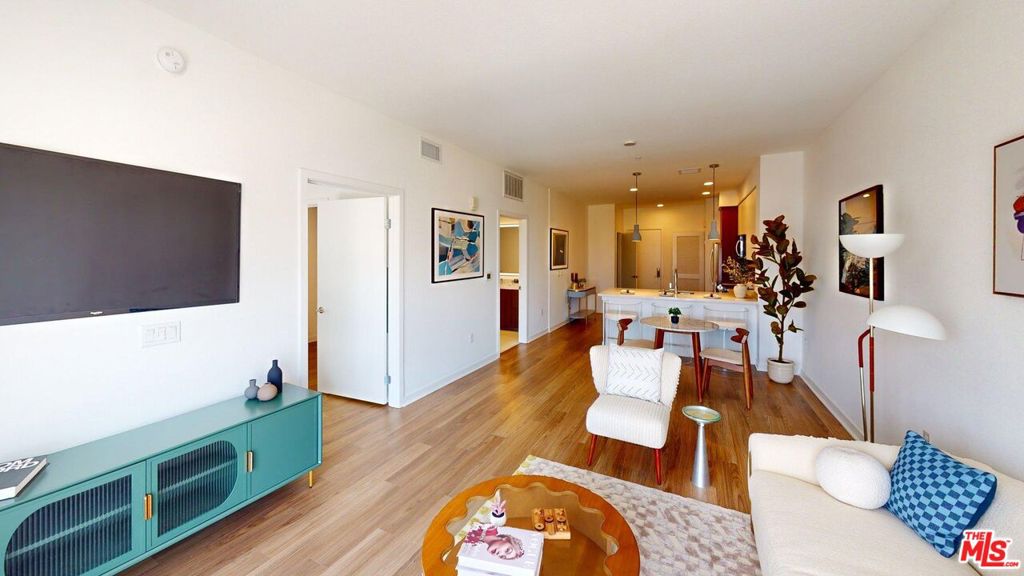 Residential Lease for rent at 800 Western Avenue 727, Los Angeles, Los Angeles County CA and 1 bath