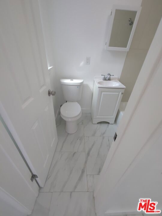 Residential Lease for rent at 4215 S Budlong Avenue, Los Angeles, Los Angeles County CA featuring 1 bed and 1 bath