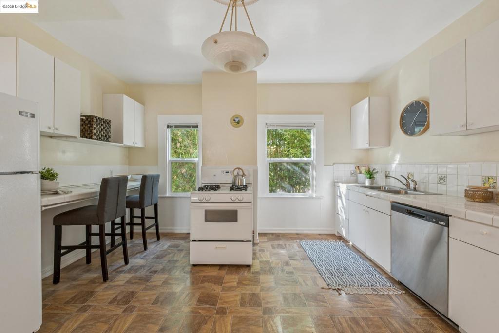 Residential Income for sale at 558 58th St, Oakland CA