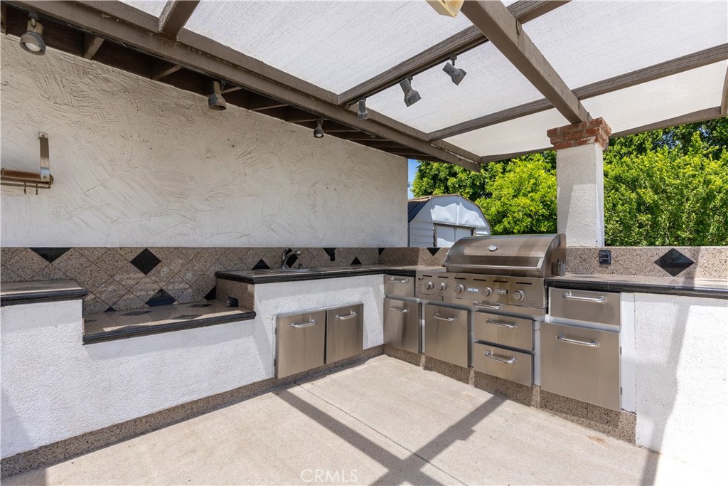 Residential for sale at 2290 N Victoria, Palm Springs CA featuring 3 beds and 3 baths
