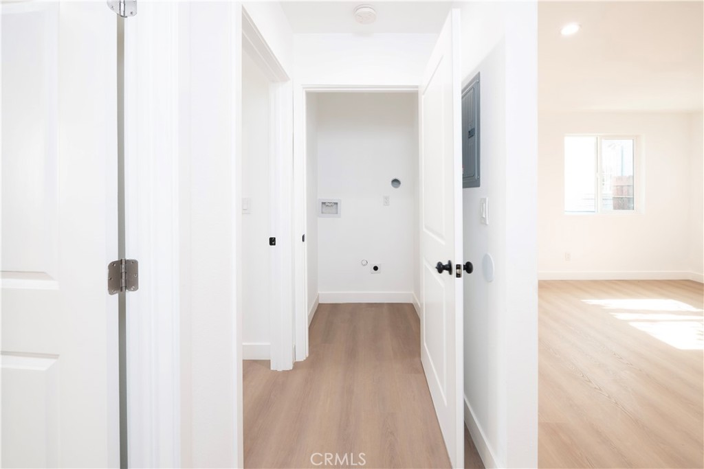 Residential Lease for rent at 5741 S St Andrews Place 1/2, Los Angeles, Los Angeles County CA featuring 2 beds and 1 bath