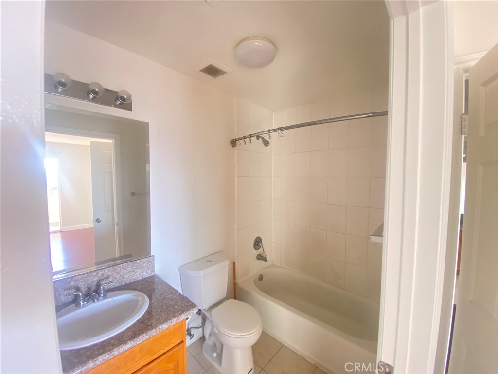 Residential Lease for rent at 3711 Baldwin Street 702, Los Angeles, Los Angeles County CA featuring 2 beds and 3 baths