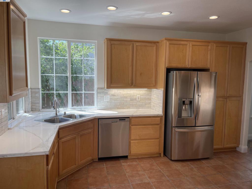 Residential for sale at 2432 Tennis Ln, Tracy CA featuring 5 beds and 3 baths
