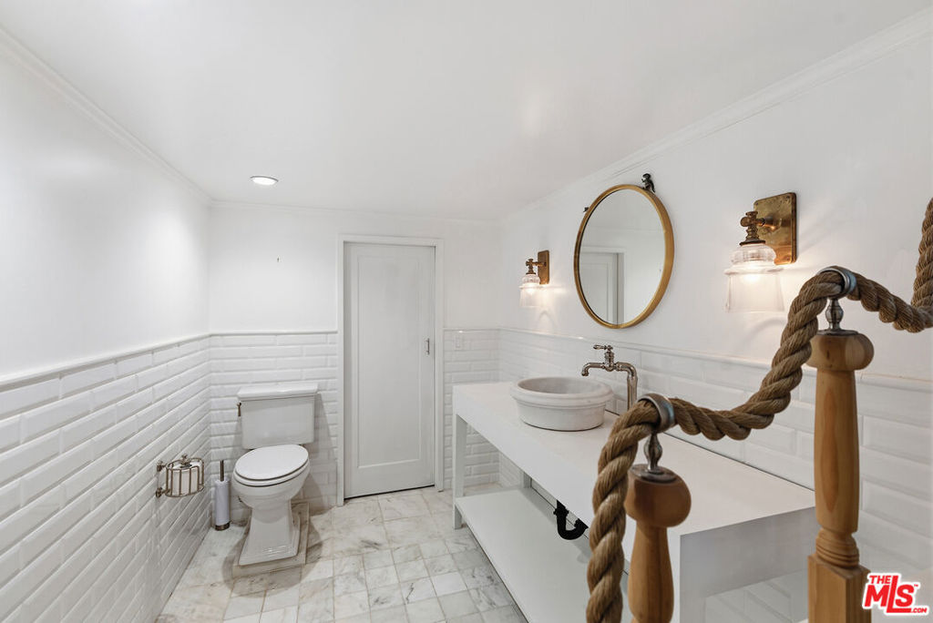 Residential Lease for rent at 9305 Hazen Drive, Beverly Hills CA featuring 4 beds and 5 baths