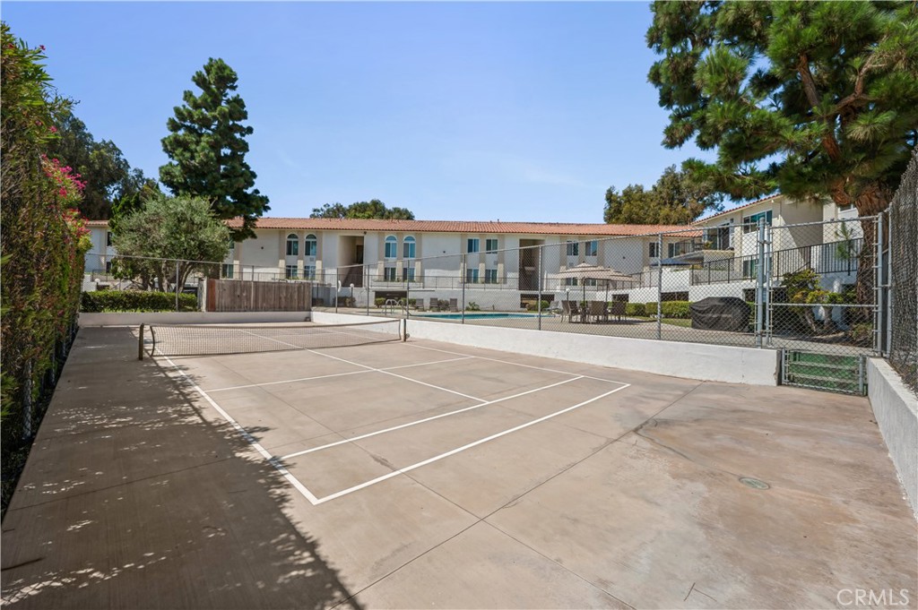 Residential Lease for rent at 18225 Kingsdale Avenue 212, Redondo Beach, Los Angeles County CA featuring 2 beds and 2 baths