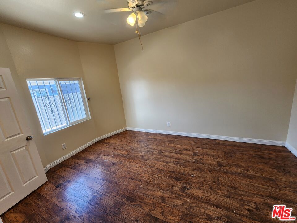 Residential Lease for rent at 750 E 40th Place 750, Los Angeles, Los Angeles County CA featuring 3 beds and 2 baths