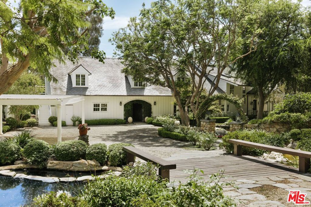 Residential Lease for rent at 6825 Zumirez Drive, Malibu CA featuring 7 beds and 6 baths