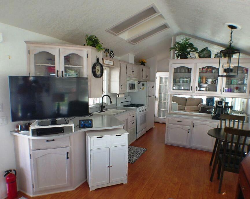 Manufactured In Park for sale at 84136 Ave 44, #628 628, Indio CA featuring 1 bed and 1 bath