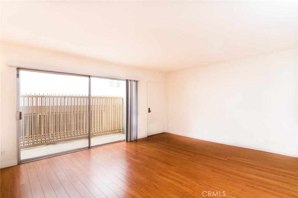 Residential Lease for rent at 1122 W 9th 4, Santa Monica, Los Angeles County CA featuring 2 beds and 2 baths