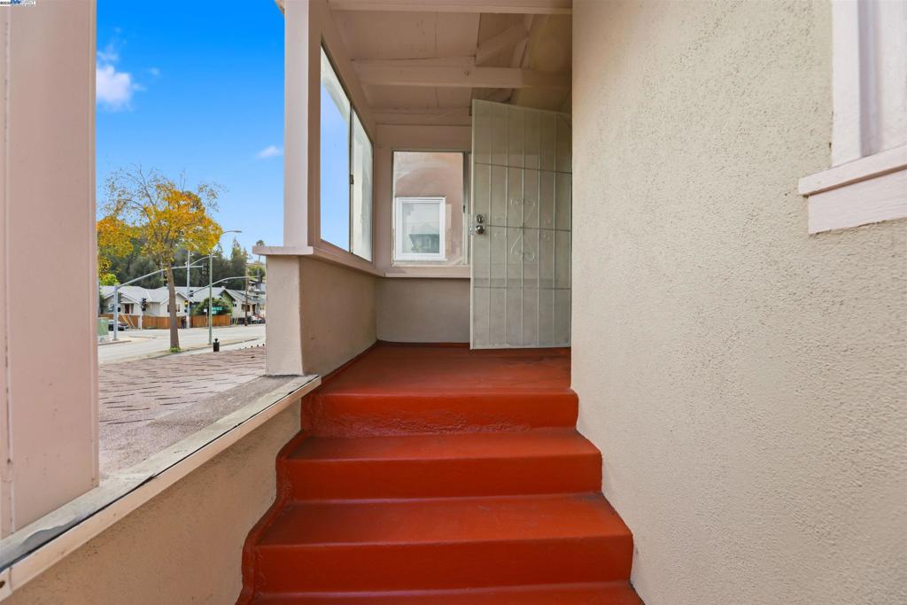 Residential for sale at 3123 Beaumont, Oakland CA featuring 3 beds and 3 baths