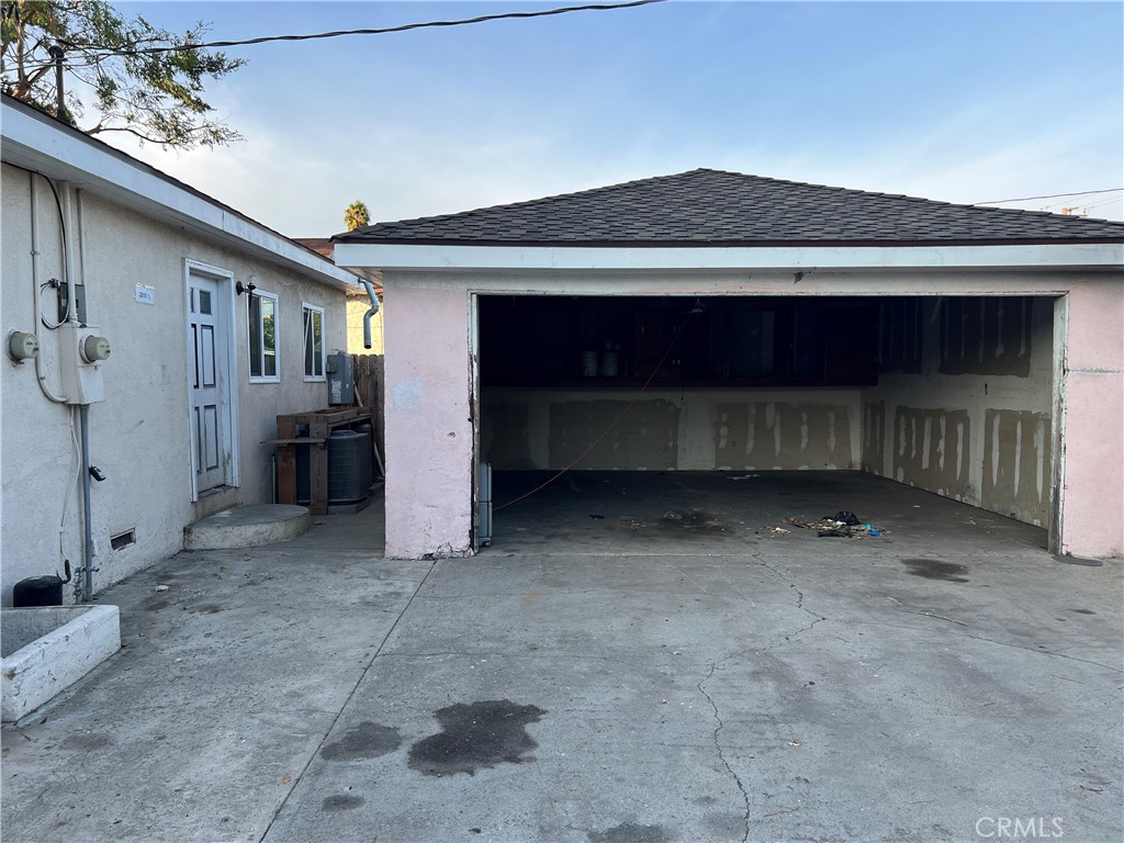 Residential for sale at 2518 Sastre Ave, El Monte CA featuring 7 beds and 6 baths