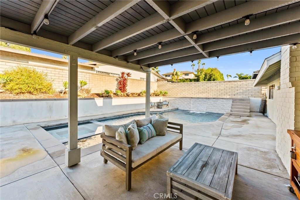 Residential for sale at 25571 Vesuvia, Mission Viejo CA featuring 4 beds and 2 baths