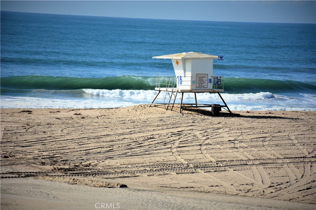 Residential for sale at 18900 Delaware Street 352, Huntington Beach CA featuring 1 bed and 1 bath