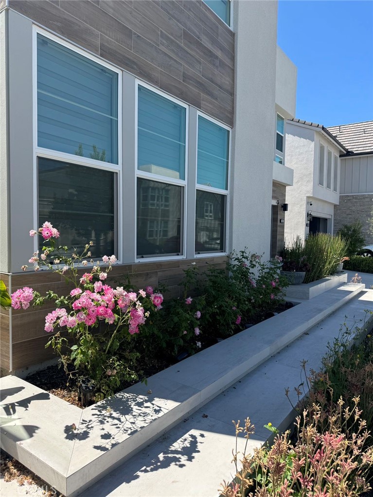 Residential Lease for rent at 130 Evergreen way, Lake Forest CA featuring 5 beds and 6 baths