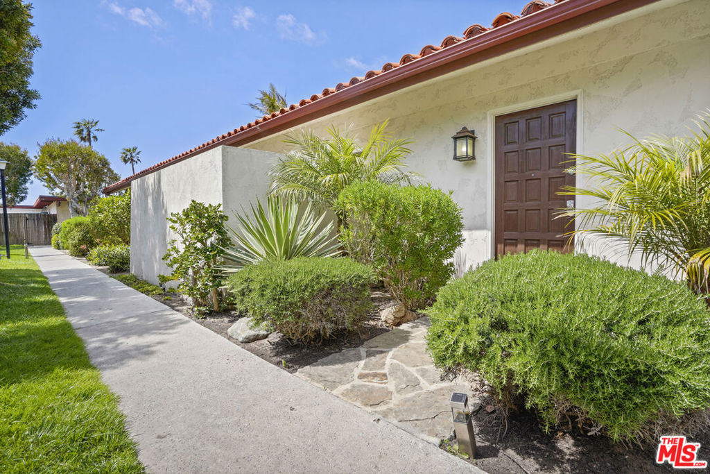 Residential Lease for rent at 29500 Heathercliff Rd. A, Malibu CA featuring 2 beds and 2 baths
