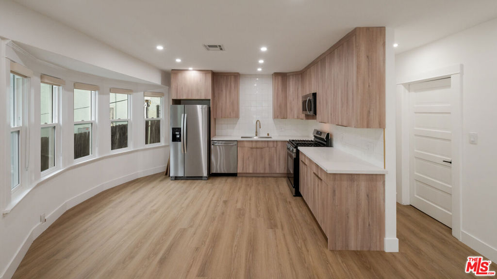 Residential Lease for rent at 5729 Carlton Way 3/4, Los Angeles, Los Angeles County CA featuring 3 beds and 3 baths