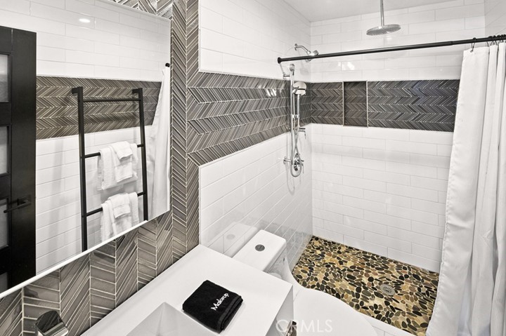 Residential for sale at 43000 Clover 22, Big Bear Lake CA featuring 3 beds and 4 baths