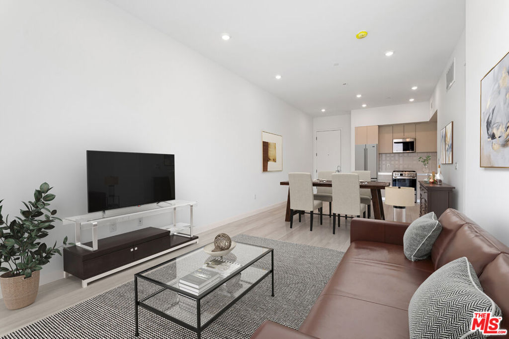 Residential Lease for rent at 1650 Sawtelle Boulevard 409, Los Angeles, Los Angeles County CA featuring 2 beds and 2 baths