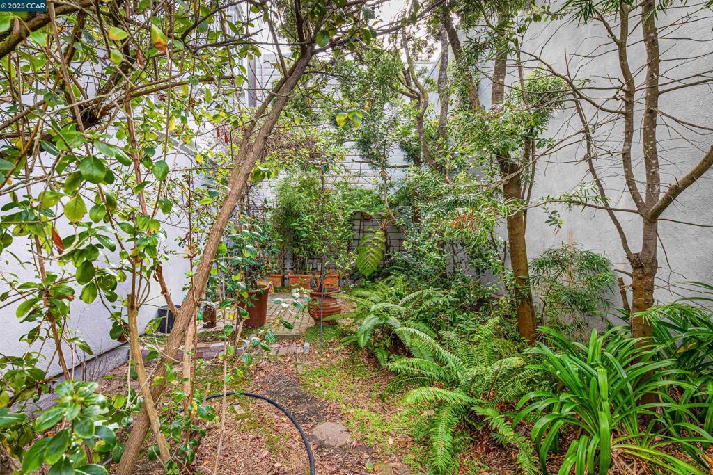 Residential for sale at 813 47Th Ave 2, San Francisco CA featuring 1 bed and 1 bath