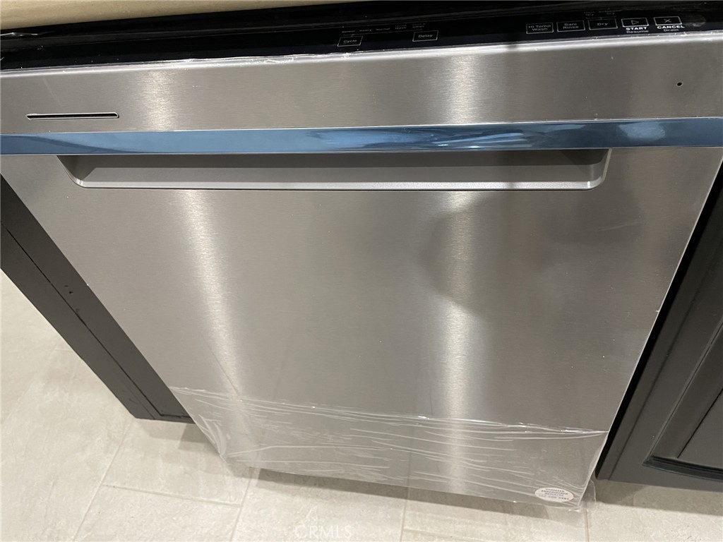 Residential Lease for rent at 5700 Etiwanda Avenue 240, Los Angeles, Los Angeles County CA featuring 2 beds and 1 bath