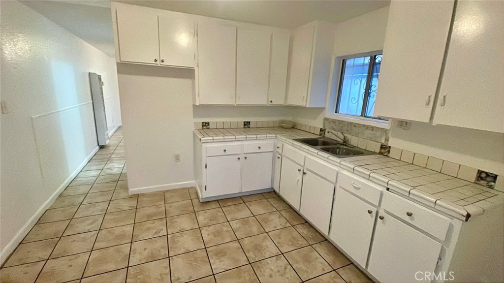 Residential Lease for rent at 3908 W 109th Street, Inglewood, Los Angeles County CA featuring 1 bed and 1 bath
