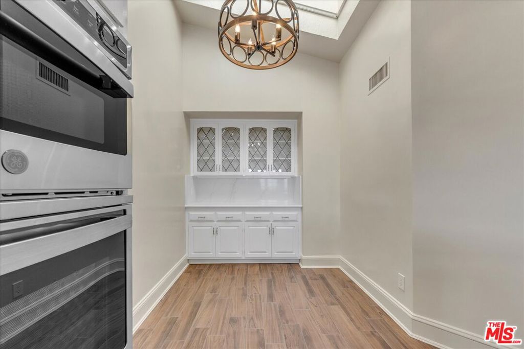 Residential Lease for rent at 2202 The Terrace, Los Angeles, Los Angeles County CA featuring 2 beds and 3 baths