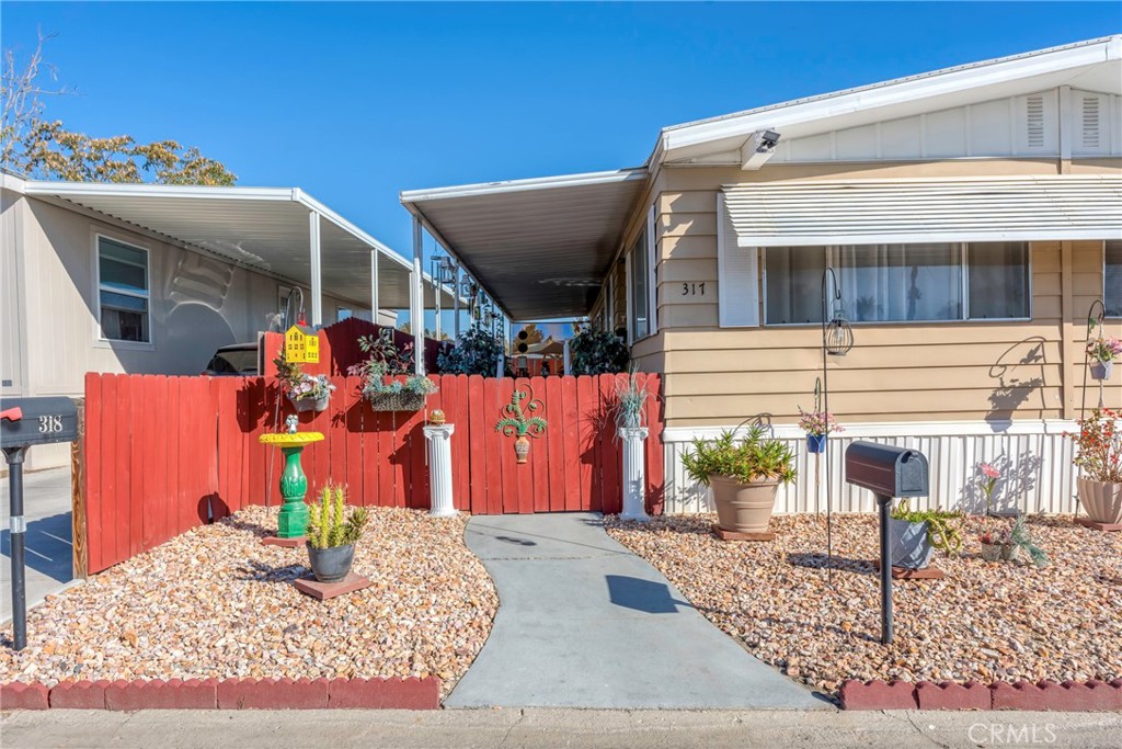 Manufactured In Park for sale at 317 Nita, Bakersfield CA featuring 2 beds and 2 baths