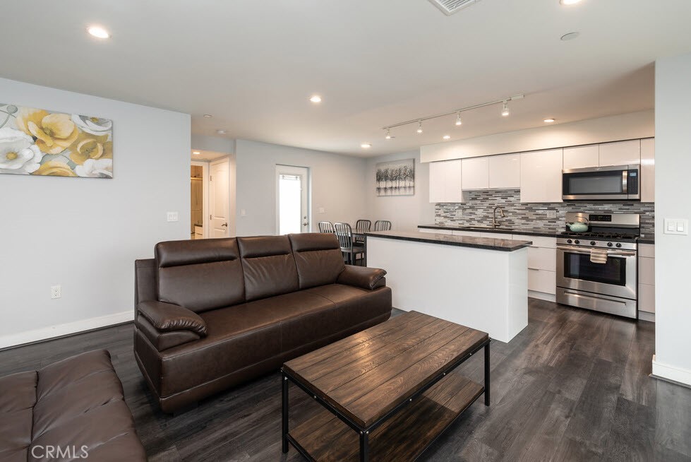 Residential Lease for rent at 2651 S Hobart Boulevard 6, Los Angeles, Los Angeles County CA featuring 4 beds and 3 baths