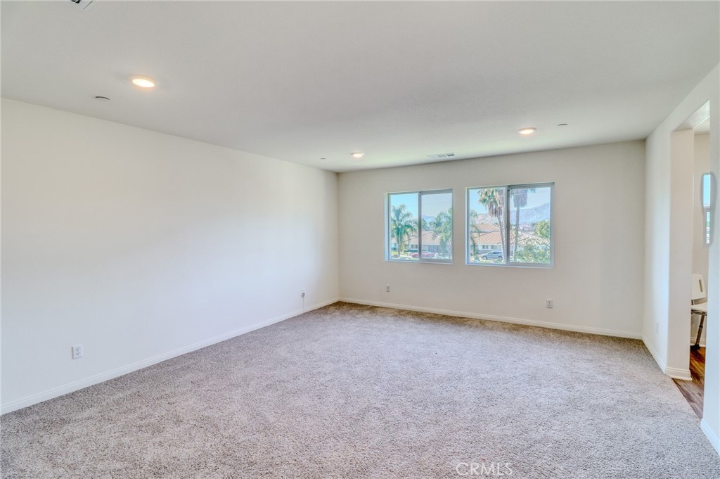 Residential for sale at 794 Sonora, San Jacinto CA featuring 5 beds and 3 baths