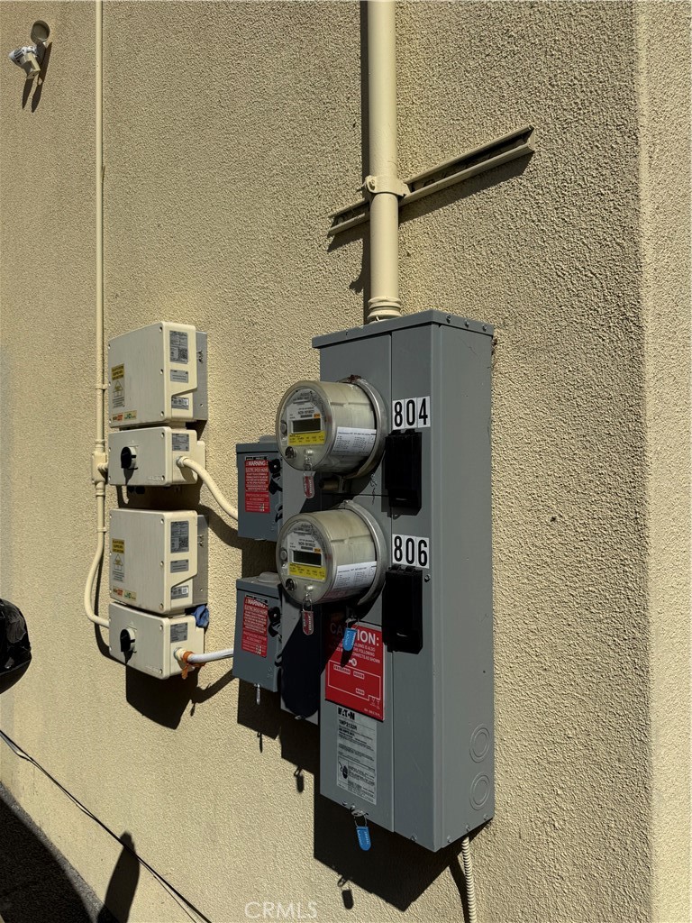 Residential for sale at 804 76th Pl, Los Angeles CA featuring 10 beds and 6 baths