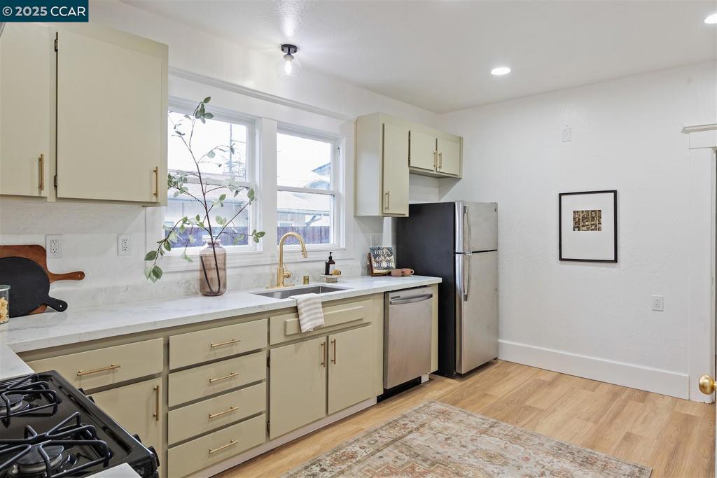 Residential for sale at 939 Ohio St, Vallejo CA featuring 3 beds and 2 baths