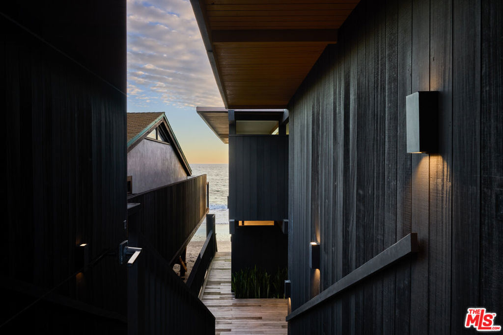 Residential Lease for rent at 24548 Malibu Road, Malibu CA featuring 2 beds and 4 baths