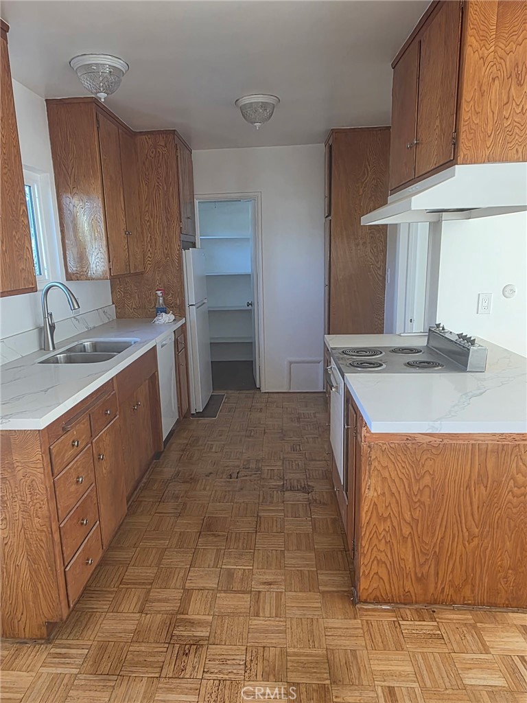 Residential Lease for rent at 928 W Angeleno C, Burbank, Los Angeles County CA featuring 1 bed and 1 bath