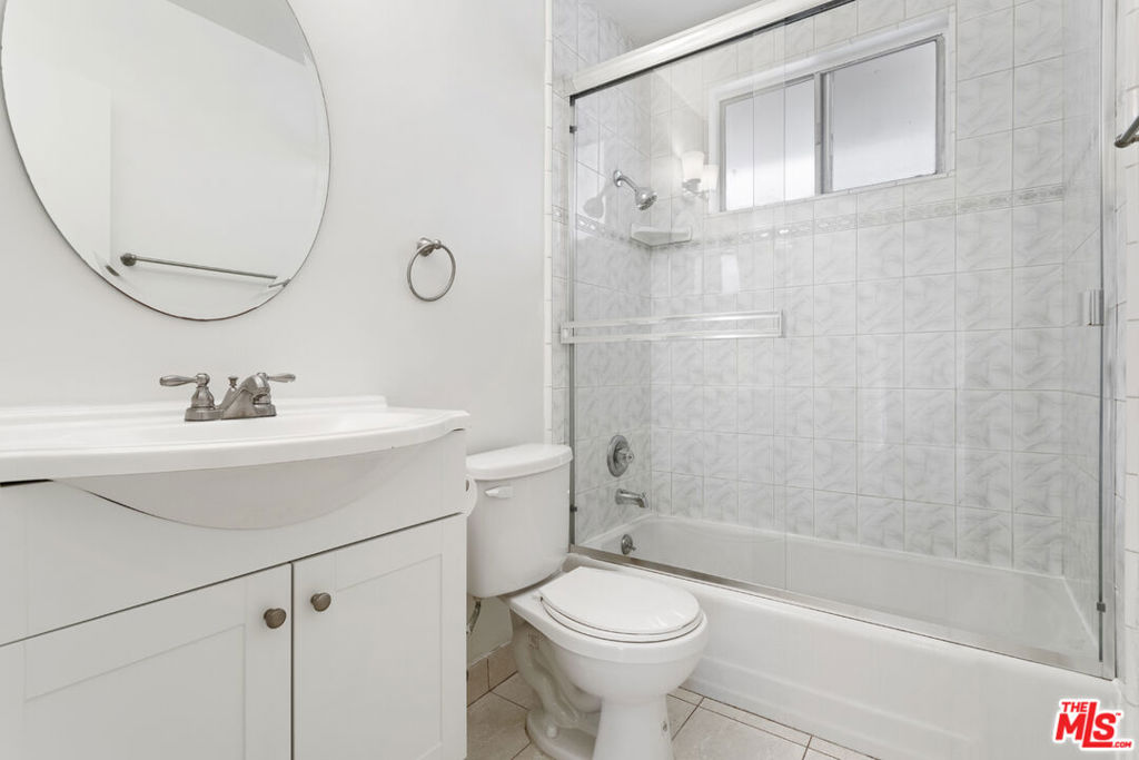 Residential Lease for rent at 11947 Kiowa Avenue 1, Los Angeles, Los Angeles County CA featuring 1 bed and 1 bath