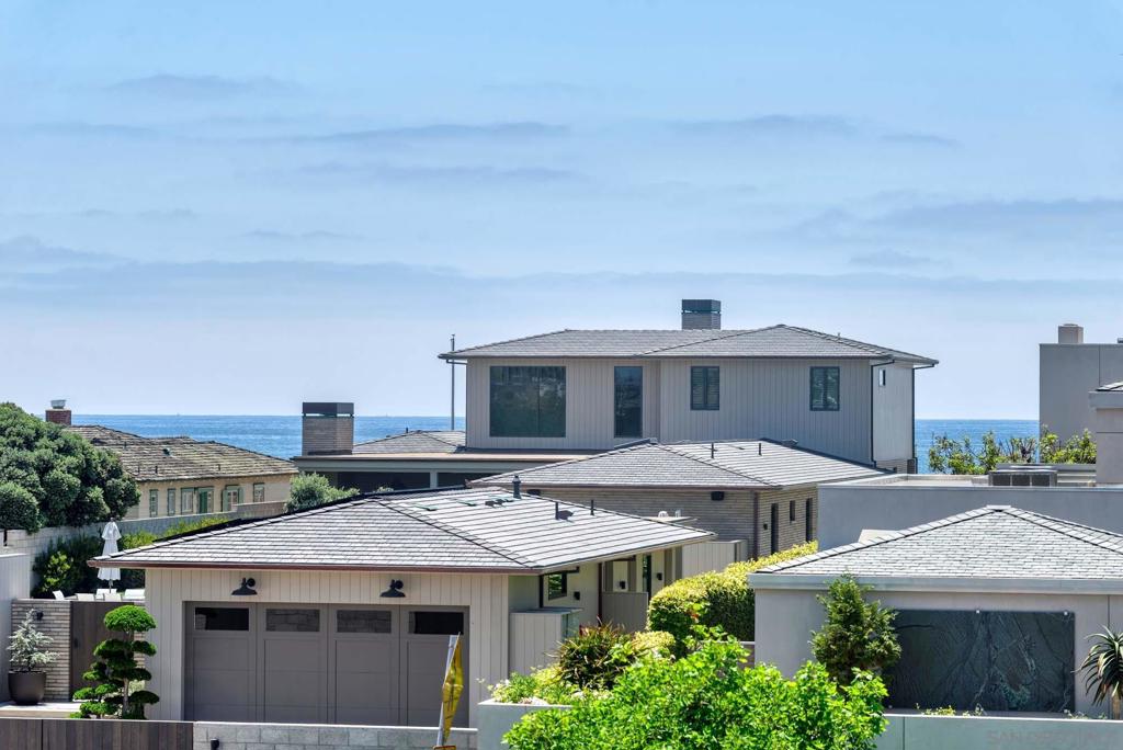 Residential for sale at 2921 Sandy Pointe 3, Del Mar CA featuring 2 beds and 3 baths