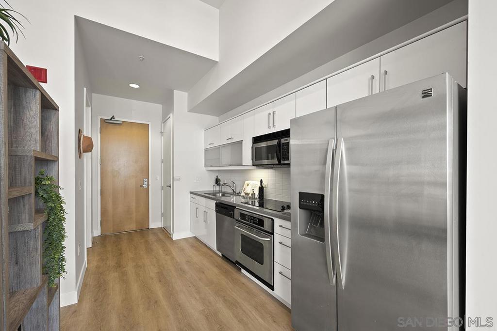 Residential Lease for rent at 350 W Ash St 1006, San Diego, San Diego County CA and 1 bath