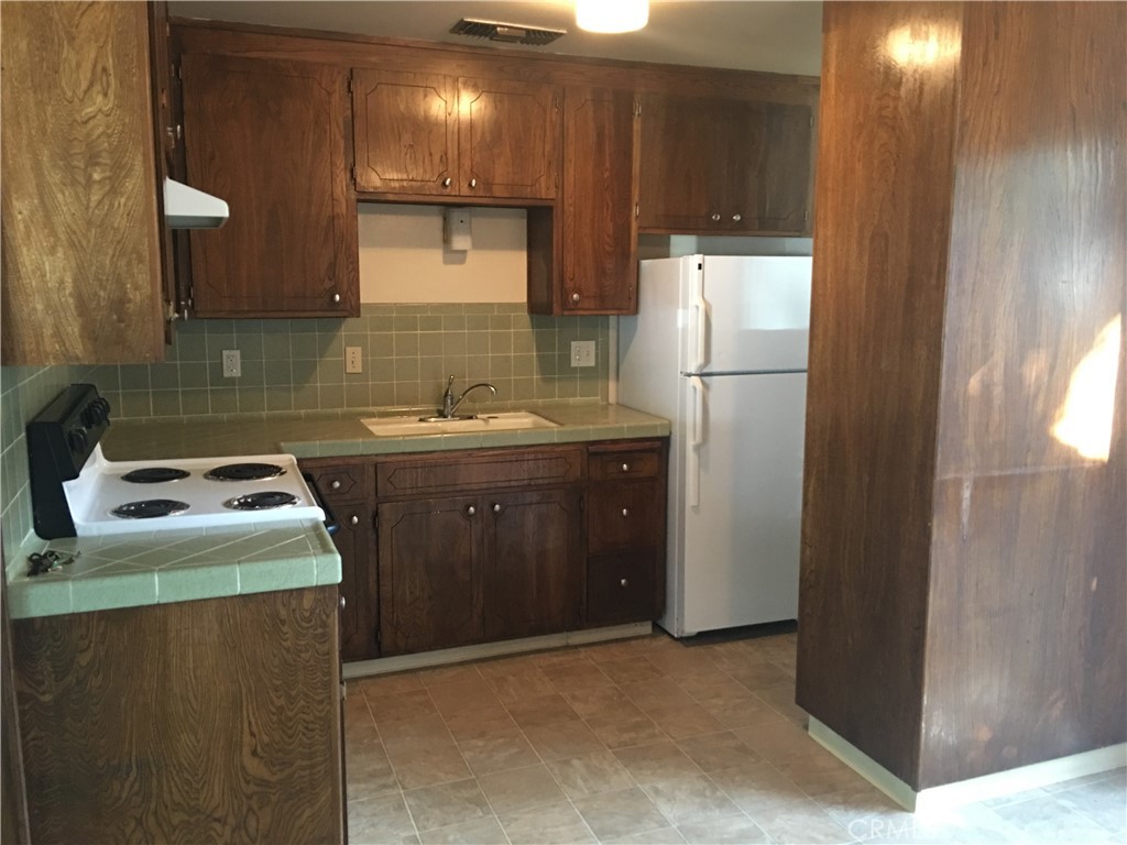 Residential Lease for rent at 1 Mayfair, Chico CA featuring 2 beds and 1 bath