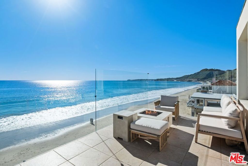 Residential Lease for rent at 25302 Malibu Road, Malibu CA featuring 4 beds and 5 baths