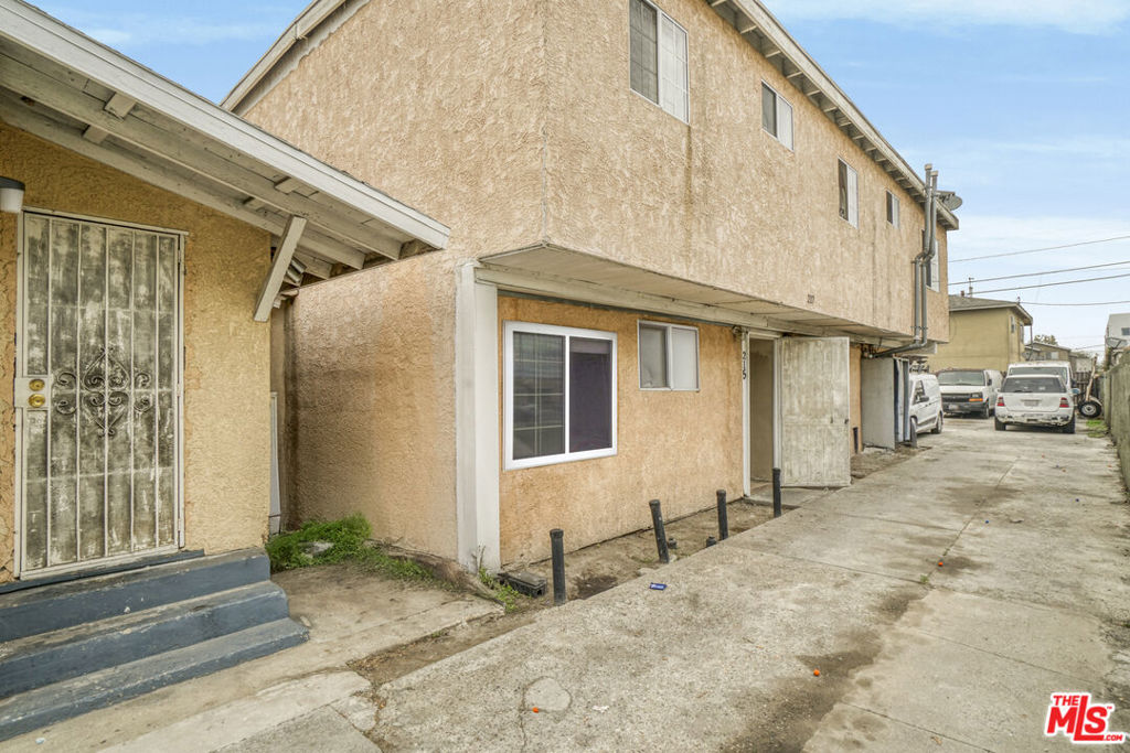 Residential Income for sale at 213 E 87th Place, Los Angeles CA featuring 7 beds and 5 baths